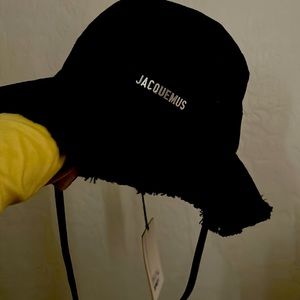 Jacquemus Le Bob Artichaut bucket hat with adjustable straps NWT OS